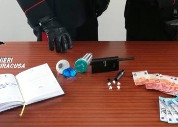 Floridia, in casa con droga e un rilevatore di microspie: arrestato un 34enne