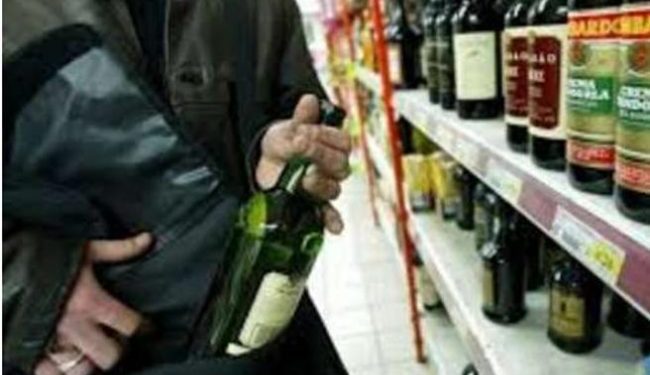 Siracusa. Rubano bottiglie di liquore al supermercato, due arresti