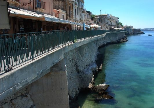 Siracusa. Lungomare Alfeo, oltre due milioni e mezzo e lavori mai iniziati: la denuncia di Vinciullo