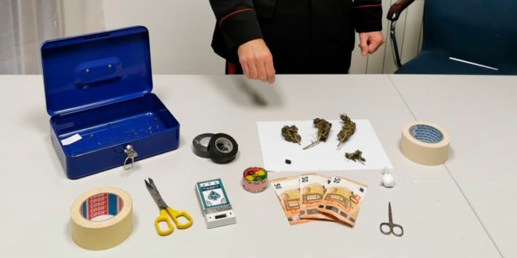 Solarino, droga in casa: ai domiciliari un 32enne