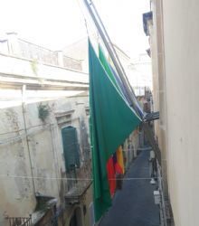 Bandiere a mezz’asta al Libero Consorzio di Siracusa in ricordo delle vittime del Covid19