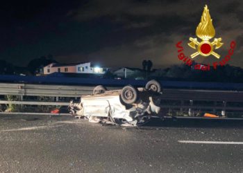 Incidente stradale autonomo sulla Catania -Siracusa: auto cappottata