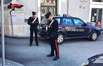 Lentini. Aggredisce con un coltello da cucina un 34enne, arrestato un giovane
