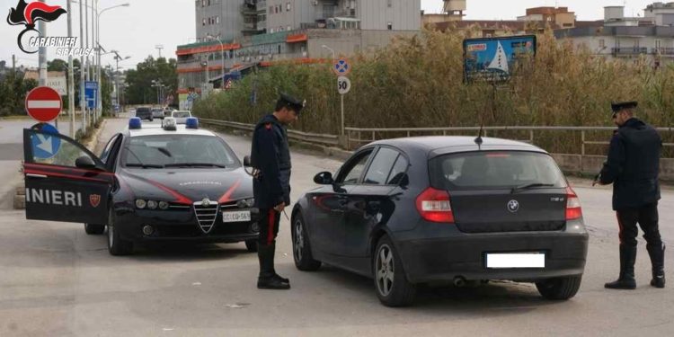 Dai bar aperti alle passeggiate al molo: le denunce dei Carabinieri in provincia