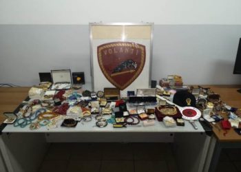 Siracusa. Tenta di rubare monili in oro e argento dalla casa di un’anziana: arrestato 45enne