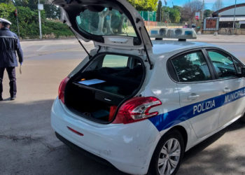 Siracusa, controlli della Polizia Municipale: denunciato un rivenditore di mascherine fuori norma
