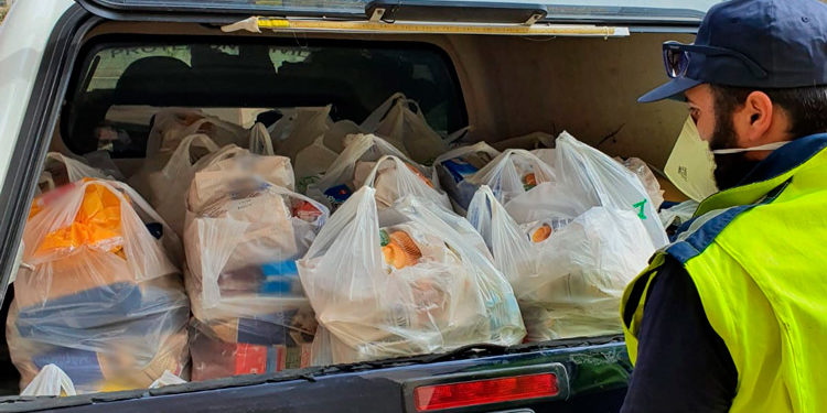 Siracusa, emergenza Coronavirus: i volontari della Protezione civile consegnano circa 850 pacchi spesa