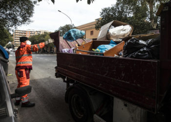 Siracusa, la gestione dei rifiuti ai tempi del coronavirus: cosa prevede l’ordinanza regionale