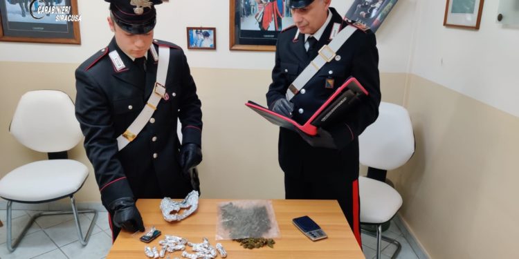 Priolo Gargallo. Trovato in possesso di marijuana, arrestato dai Carabinieri