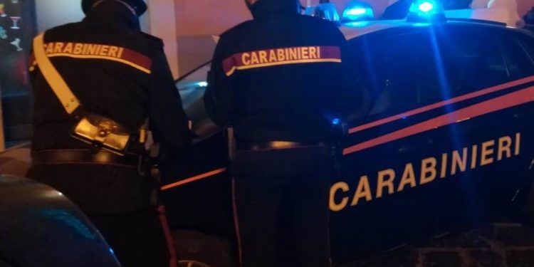 Coronavirus, controlli a tappeto dei Carabinieri: chiusa paninoteca a Solarino
