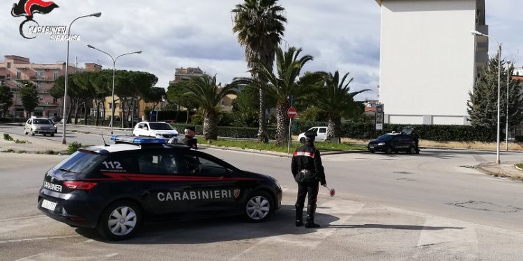 Emergenza Coronavirus, ancora controlli dei Carabieri e ancora gente in strada