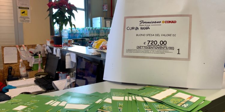 Siracusa. Buoni spesa per le famiglie in difficoltà: il dono della Curva Anna