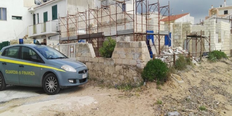 Abusivismo edilizio a Noto, le Fiamme Gialle bloccano i lavori