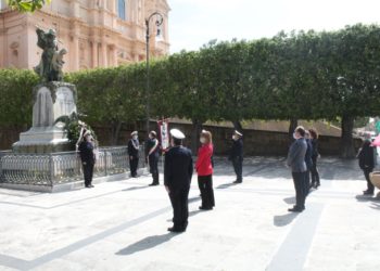 Noto. Festa della Liberazione, stamane l’omaggio al Monumento dei Caduti