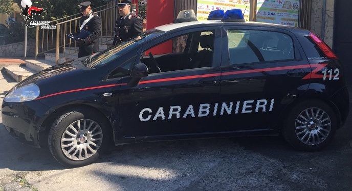 Continuano i controlli dei Carabinieri in città e provincia: chiusa attività commerciale