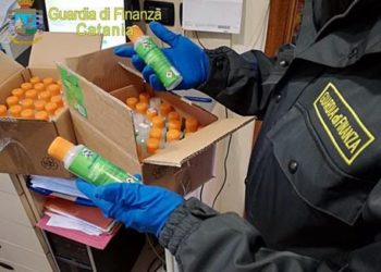 Catania. Sequestrati dalle Fiamme Gialle 1500 flaconi gel disinfettante