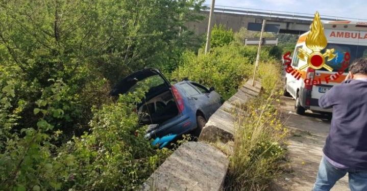 Incidente sulla Ss 115, automobilista finisce fuori strada