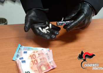 Pachino, eroina in dosi occultata all’interno di un accendino: 18enne arrestato dai Carabinieri