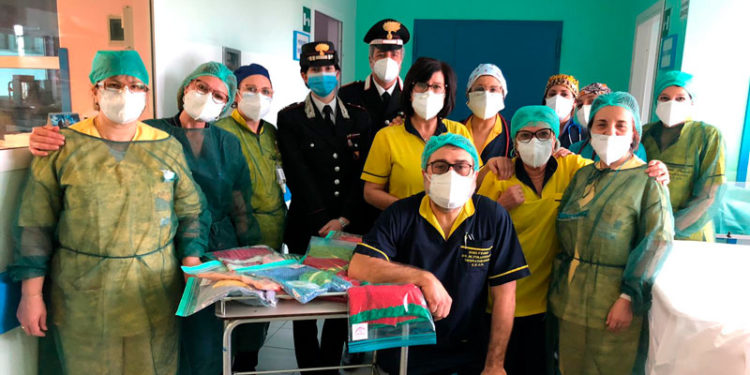 Siracusa, i Carabinieri consegnano corredini donati dall’associazione Pi.Gi.TIN al reparto di Neonatologia dell’Umberto I