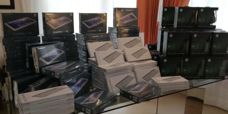 Siracusa. Materiale informatico all’istituto Santa Lucia dalla fondazione Val di Noto