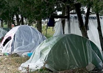 Tendopoli migranti a Cassibile, Ficara e Zito: “garantire dignità e adeguate condizioni sanitarie”