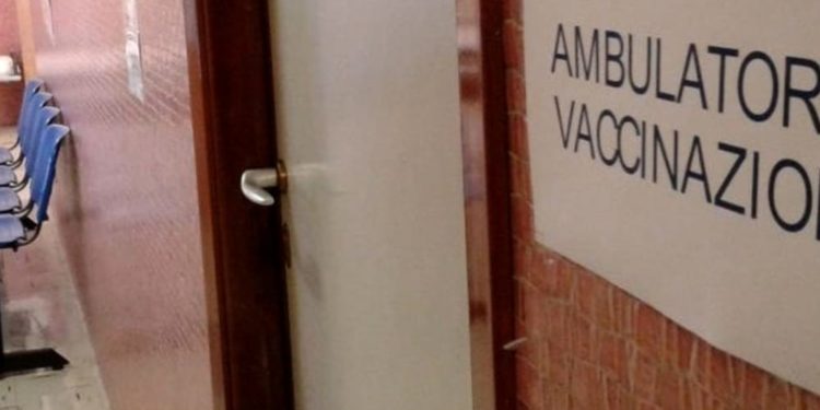Siracusa. Ambulatorio vaccinazioni trasferito al primo piano dell’ospedale Rizza