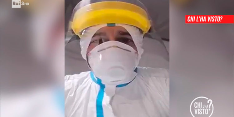 Siracusa, “non utilizzare le mascherine per non creare allarmismo”: il caso dell’infermiere mascherato a Chi l’ha visto?