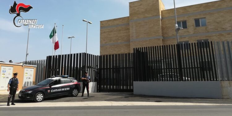 Lentini. Inveisce contro i Carabinieri ed evade dai domiciliari: arrestato