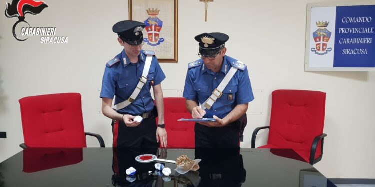 Siracusa. Materiale esplodente e droga in casa: denunciato un 36enne