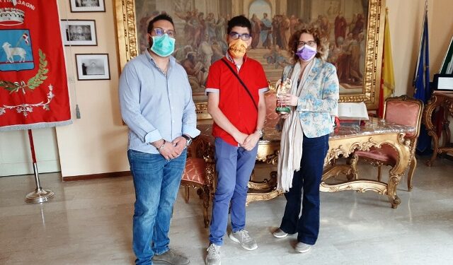 Canicattini, il Comune dona statuetta di San Michele al museo delle devozioni religiose