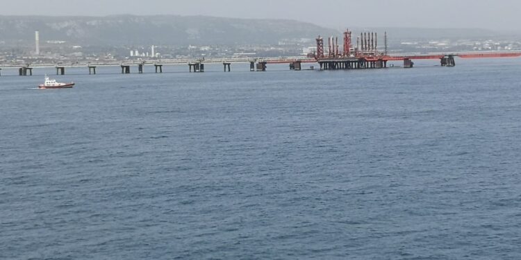 Siracusa. Macchia scura nella baia di Santa Panagia: scattano le azioni antinquinamento