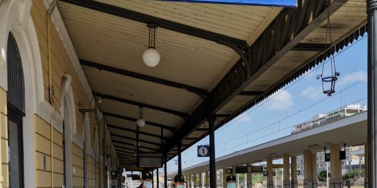 Latitante russo ricercato per truffa arrestato dalla Polfer alla stazione di Siracusa