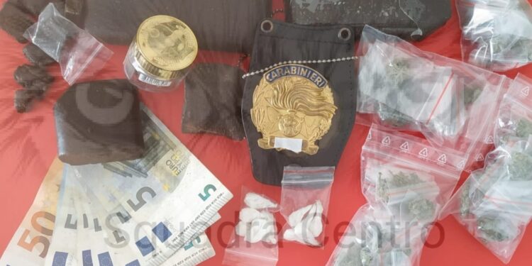 Siracusa, supermarket della droga in casa di un 25enne: arrestato