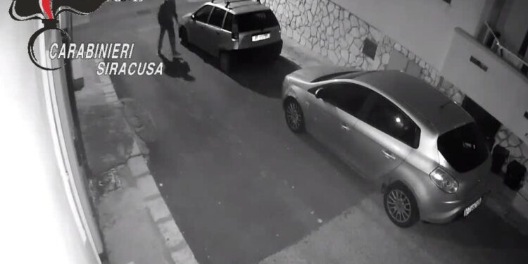 Incendi di auto a Pachino, un giovane sottoposto a misura di sicurezza. Le FOTO