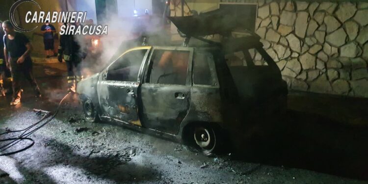 Incendi di auto a Pachino, un giovane sottoposto a misura di sicurezza. Le FOTO