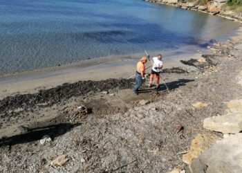 Siracusa. Iniziata oggi la pulizia delle spiagge libere e la posta dei portarifiuti negli arenili