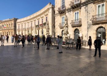 Siracusa. Presidio spontaneo dei lavoratori Ideal Service a Palazzo Vermexio
