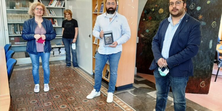 Canicattini. “Aditus in Rupe” dona alla Biblioteca la rivista “Sibrium”