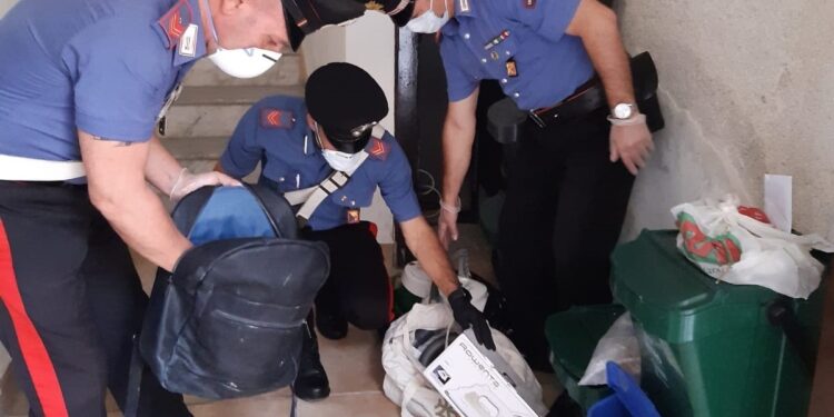 Siracusa. Furto in abitazione in Ortigia: arrestati due giovani