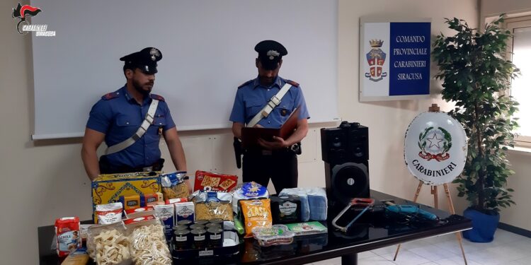 Siracusa. Svaligia un garage pieno di generi alimentari, beccato e arrestato