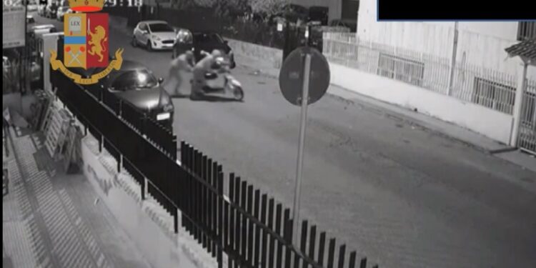 Augusta, furto e ricettazione di ciclomotori: misure cautelari per due giovani