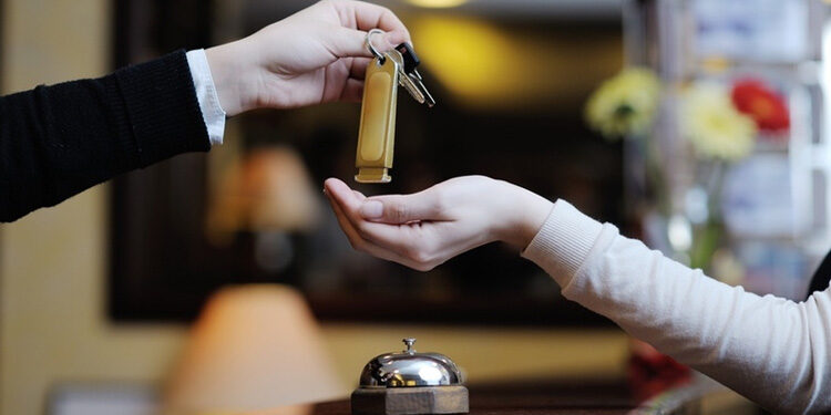 Augusta. Non comunicava alle autorità le persone che alloggiavano nella struttura, denunciata titolare