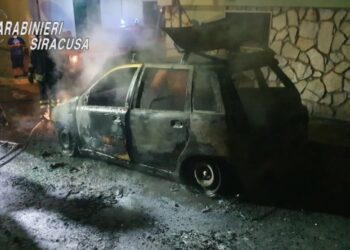 Incendi di auto a Pachino, un giovane sottoposto a misura di sicurezza. Le FOTO