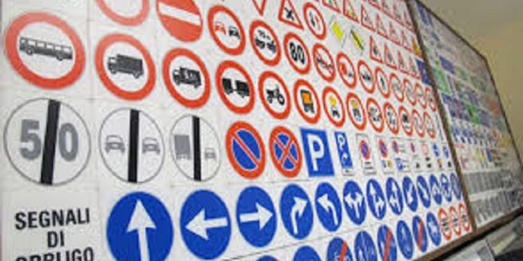 Dal 20 maggio ripartono anche le autoscuole: ecco le norme sugli esami di teoria e di guida