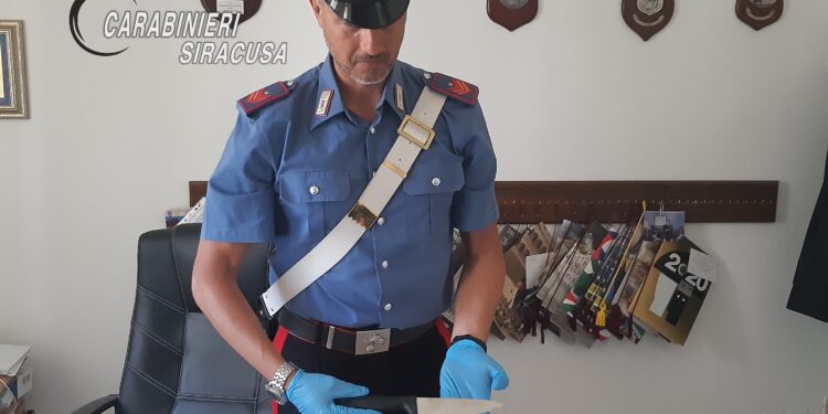 Noto. Tenta di aggredire l’ex moglie con un coltello: arrestato dai Carabinieri