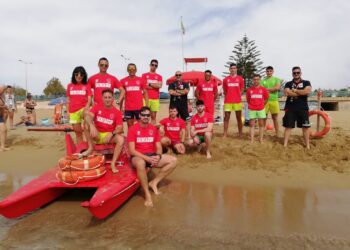 Noto. Spiagge libere, è partito oggi li servizio assistenza bagnanti