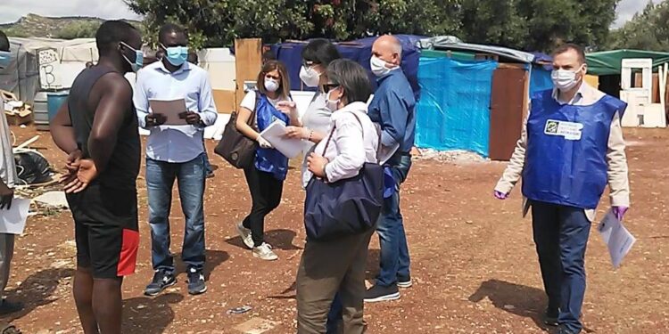 Cassibile, esperti ALS-MCL Sicilia e operatori legali hanno incontrato i lavoratori stranieri