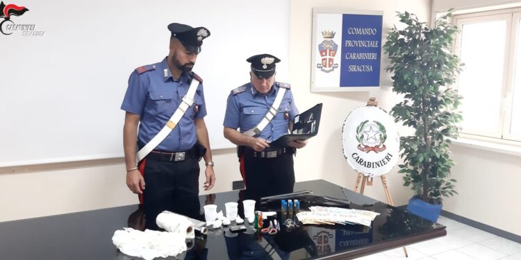 Siracusa. Blitz dei Carabinieri alla Borgata: rinvenuti un fucile, munizioni e droga
