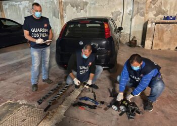 Pescatori subacquei in località Asparano, sanzionati dalla Guardia Costiera