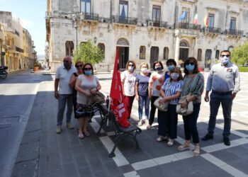 Floridia. In protesta gli addetti ai servizi mensa e pulizia scolastica, Filcams Cgil a fianco dei lavoratori